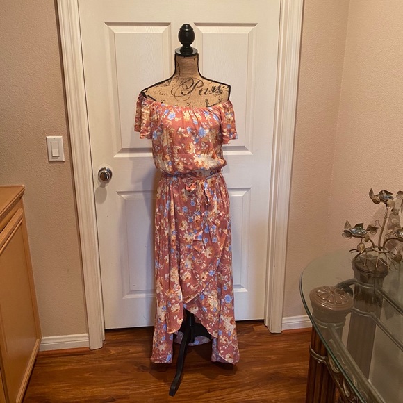 Dresses & Skirts - ❌SOLD OUT❌Hi low floral print off shoulder dress